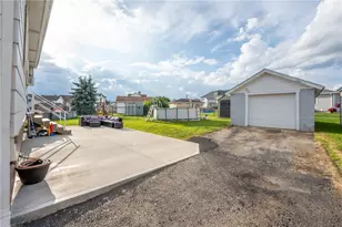 222 Spruce St, Mt Pleasant Boro, PA 15666 - Photo 5