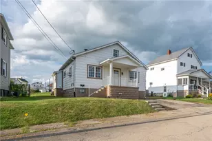 222 Spruce St, Mt Pleasant Boro, PA 15666 - Photo 3