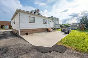 222 Spruce St, Mt Pleasant Boro, PA 15666 - Photo 7