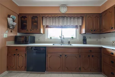 1465 Oakridge Dr, Harmony Township, PA 15003 - Photo 9