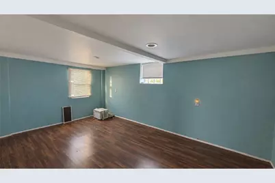 135 W Virginia Avenue, Vandergrift, PA 15690 - Photo 11