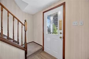 104 Glenora Dr, Robinson Twp, PA 15108 - Photo 3