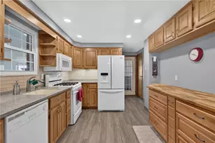 104 Glenora Dr, Robinson Twp, PA 15108 - Photo 5