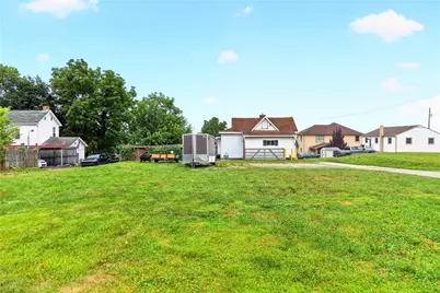 338 E Crawford Ave, Connellsville, PA 15425 - Photo 3