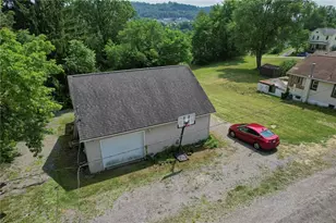 632 Wampum Ave, Ellwood City, PA 16117 - Photo 35