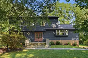 32 Flagstaff Dr, Pittsburgh, PA 15237 - Photo 1