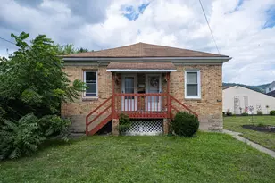 735 1/2 7th Ave, Coraopolis, PA 15108 - Photo 1