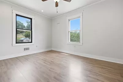 115 E Woodford Avenue, Pittsburgh, PA 15210 - Photo 13