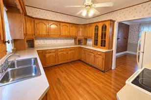 210 Washington Ave, Vandergrift, PA 15690 - Photo 11