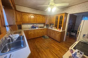 210 Washington Ave, Vandergrift, PA 15690 - Photo 11
