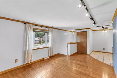 210 Springwood Drive, Pittsburgh, PA 15147 - Photo 9