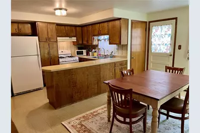 2072 Holiday Park Dr, Pittsburgh, PA 15239 - Photo 7