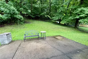 2072 Holiday Park Dr, Pittsburgh, PA 15239 - Photo 15
