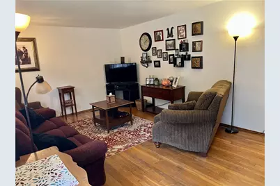 2072 Holiday Park Dr, Pittsburgh, PA 15239 - Photo 3