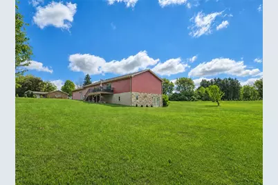 961 Sunset Dr, Center Township, PA 16001 - Photo 3