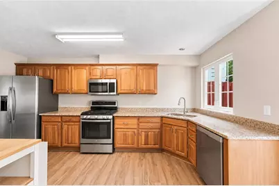 634 E Village Green Blvd, Adams Township, PA 16046 - Photo 5
