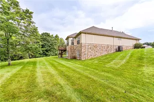 6089 Triple Crown Cir, Hempfield Township, PA 15601 - Photo 5