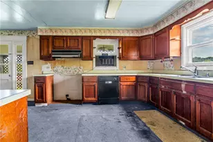 180 Cody Rd, Sewickley Township, PA 15637 - Photo 9