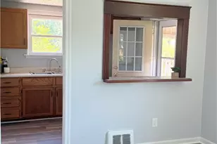 2310 Delaware Ave, New Castle, PA 16105 - Photo 9
