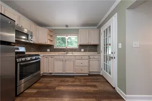 684 Crescent Blvd, Moon/Crescent Twp, PA 15046 - Photo 9