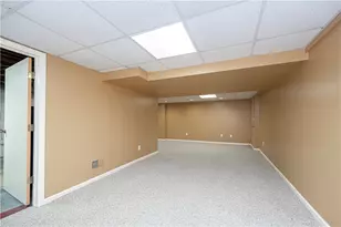 684 Crescent Blvd, Moon/Crescent Twp, PA 15046 - Photo 29