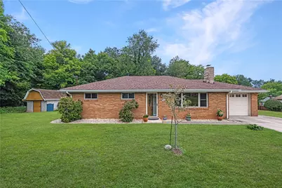 684 Crescent Blvd, Moon/Crescent Twp, PA 15046 - Photo 1