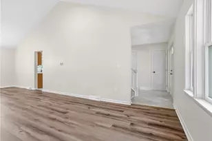 202 Holyoke Rd, Center Township, PA 16001 - Photo 11