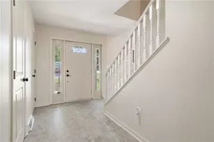 202 Holyoke Rd, Center Township, PA 16001 - Photo 5