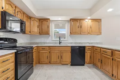 202 Holyoke Rd, Center Township, PA 16001 - Photo 13