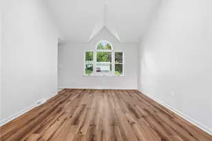 202 Holyoke Rd, Center Township, PA 16001 - Photo 5