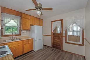 182 Oak Manor Dr, Harrison Township, PA 15065 - Photo 5