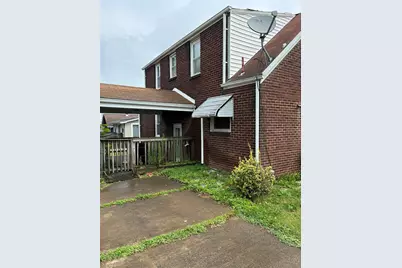 504 Indiana Ave, Farrell, PA 16121 - Photo 3