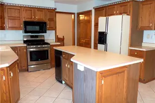 126 Surrey Dr, North Strabane, PA 15317 - Photo 5