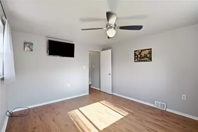 225 Bernardi Dr, Pittsburgh, PA 15214 - Photo 15