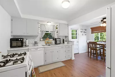225 Bernardi Dr, Pittsburgh, PA 15214 - Photo 11