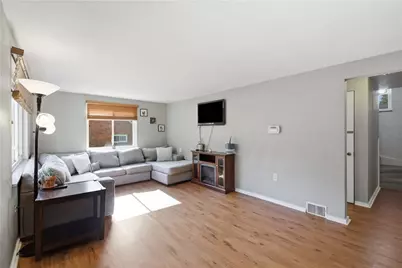 225 Bernardi Dr, Pittsburgh, PA 15214 - Photo 3