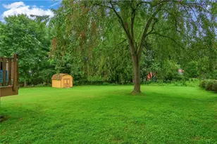 2425 Clearview Dr, Pittsburgh, PA 15116 - Photo 9