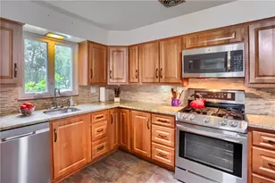 2425 Clearview Dr, Pittsburgh, PA 15116 - Photo 23