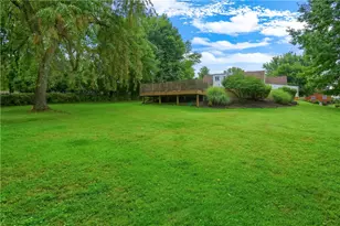 2425 Clearview Dr, Pittsburgh, PA 15116 - Photo 11