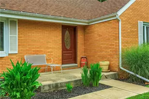 2425 Clearview Dr, Pittsburgh, PA 15116 - Photo 13
