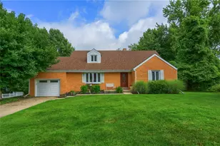 2425 Clearview Dr, Pittsburgh, PA 15116 - Photo 3