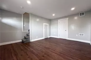 49 Holt St, Pittsburgh, PA 15203 - Photo 5