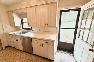 1027 Lindendale Dr, Pittsburgh, PA 15243 - Photo 15