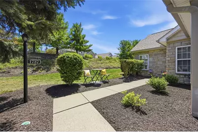 1737 Heather Heights Dr, Moon/Crescent Twp, PA 15046 - Photo 3