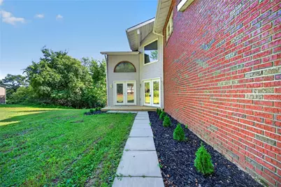 540 Lisa Dr, West Mifflin, PA 15122 - Photo 3