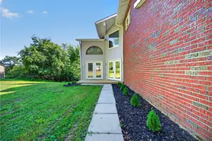 540 Lisa Dr, West Mifflin, PA 15122 - Photo 3