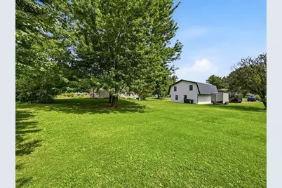 167 Grandview Ave, Center Township, PA 15061 - Photo 17