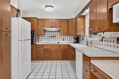 800 Chateau Dr, Franklin Township, PA 16117 - Photo 17