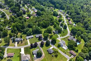 800 Chateau Dr, Franklin Township, PA 16117 - Photo 39