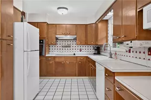 800 Chateau Dr, Franklin Township, PA 16117 - Photo 17